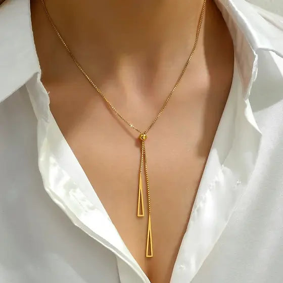 The Elara Drop Everyday Necklace