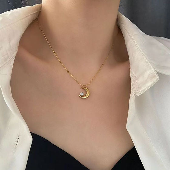 The Iora Crescent Everyday Pendant