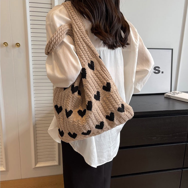 The Loom bag by Saeeki