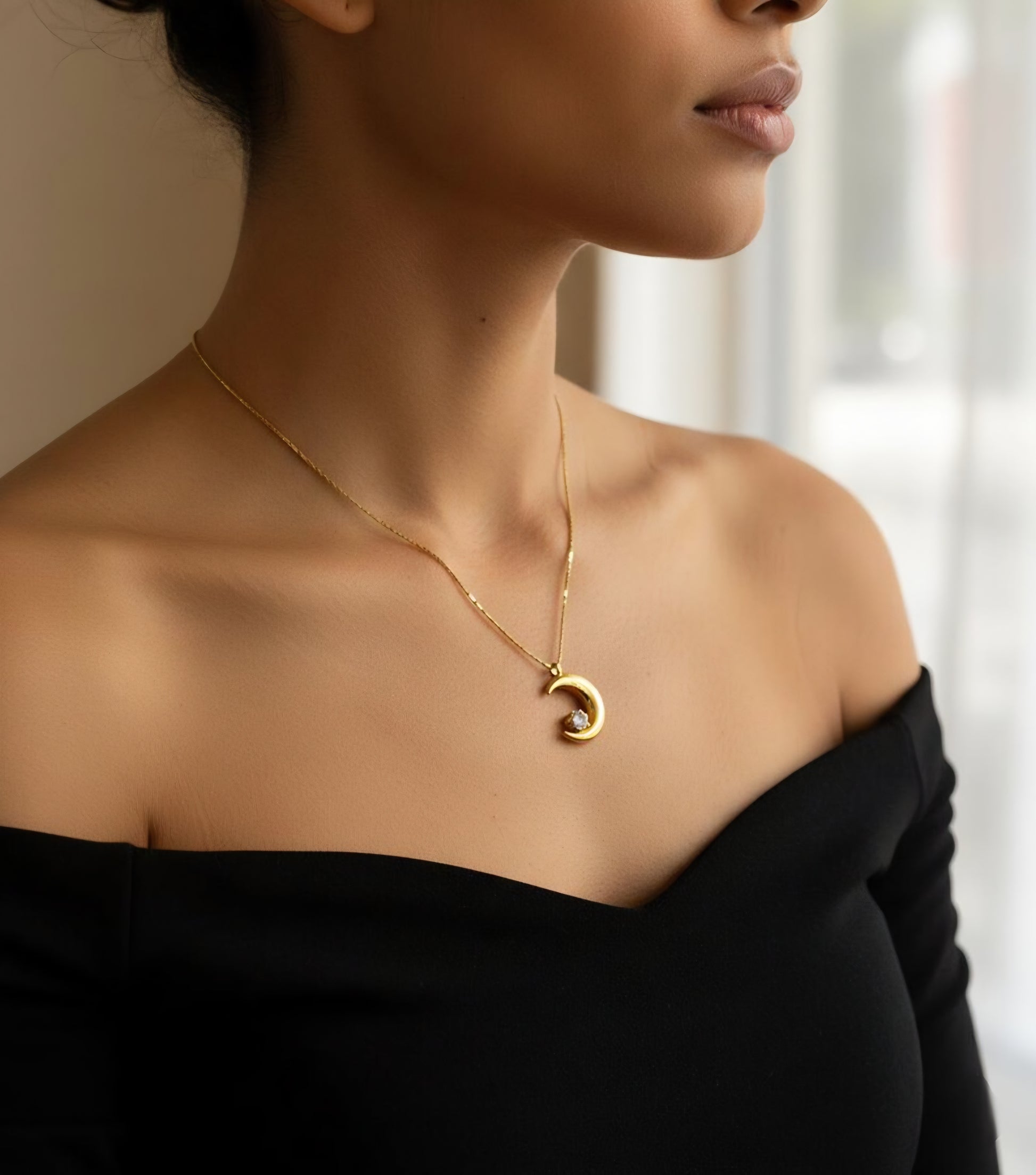 The Iora Crescent Everyday Pendant